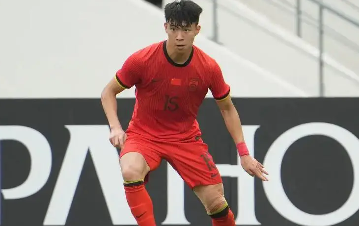 董路:王钰栋脱衣是因为心里憋气,拜合拉木给他捣乱,被战术牺牲