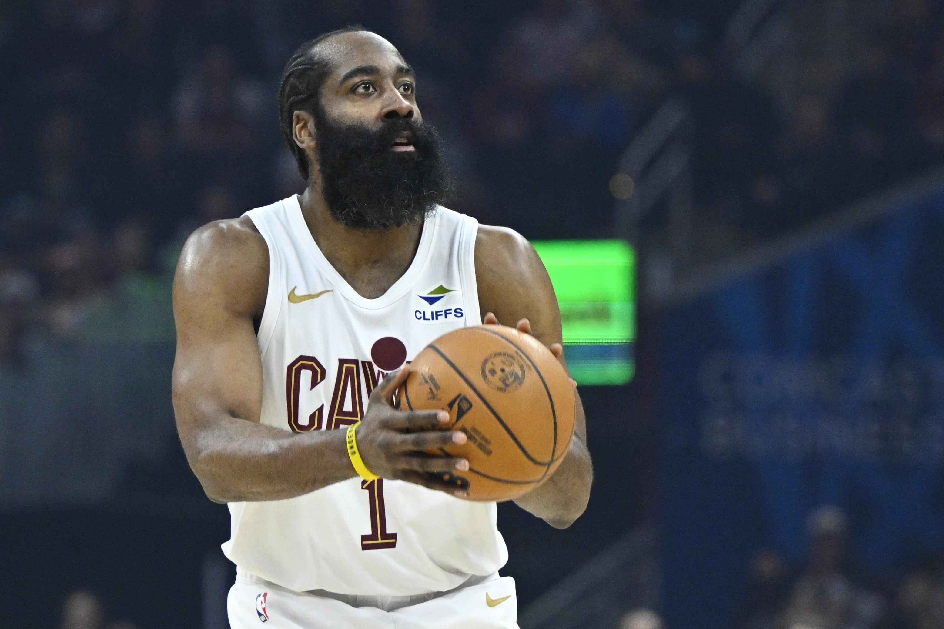 篮球-22年首轮4-2!哈登上次季后赛打猛龙场均19分10.2助&命中率40.5%